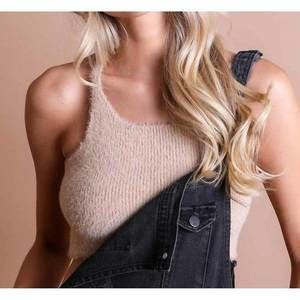 NEW LETO boucle rib knit beret in blush
